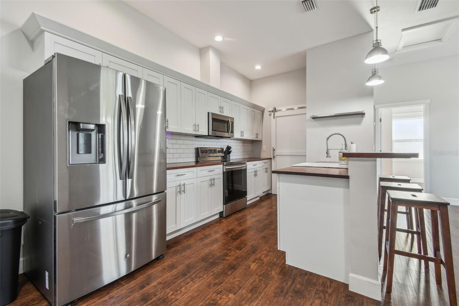 Listing photo id 27 for 720 22nd Street