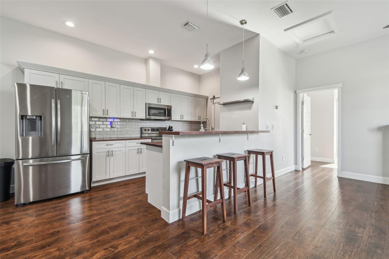 Listing photo id 1 for 720 22nd Street