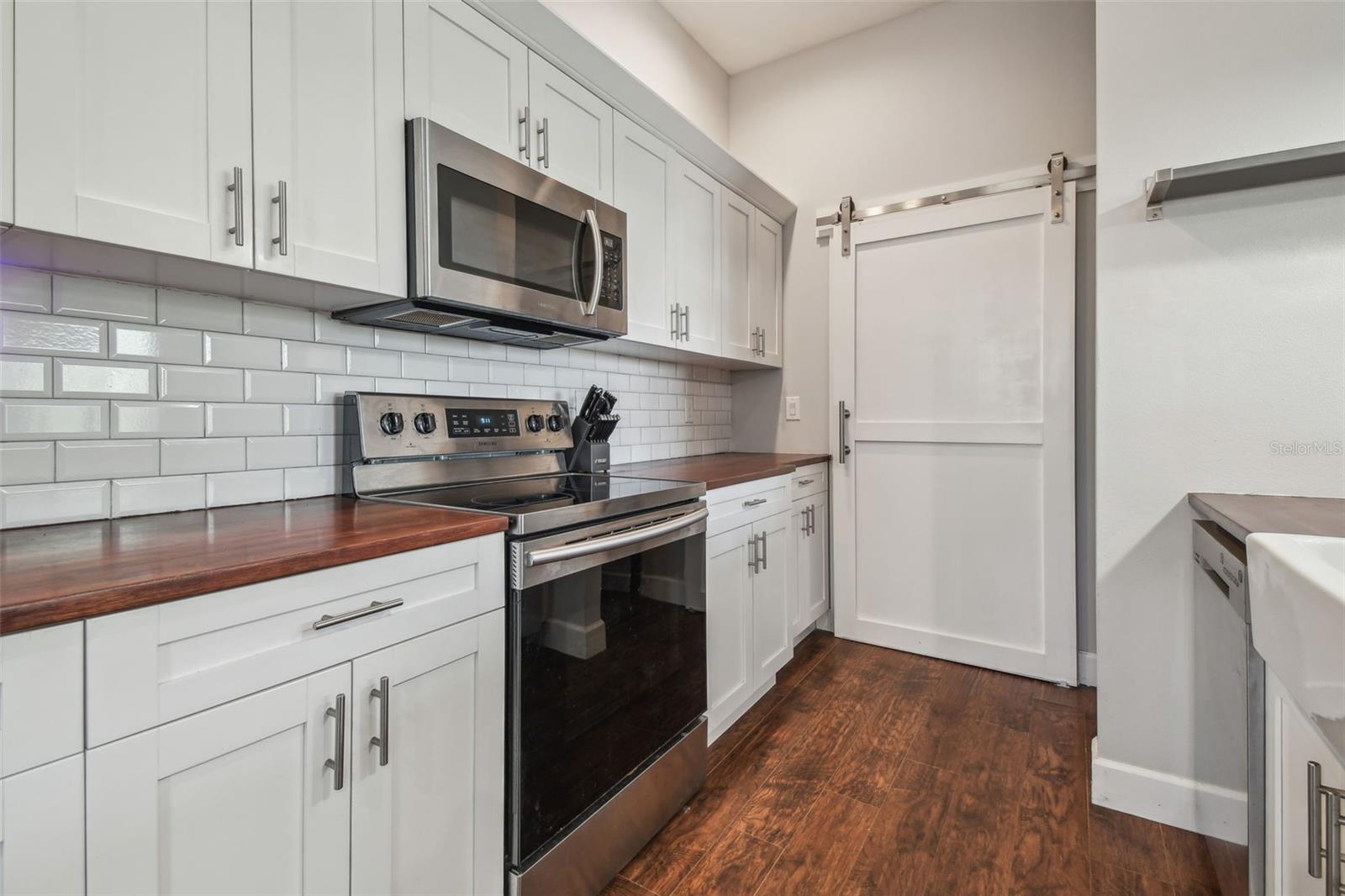 Listing photo id 28 for 720 22nd Street
