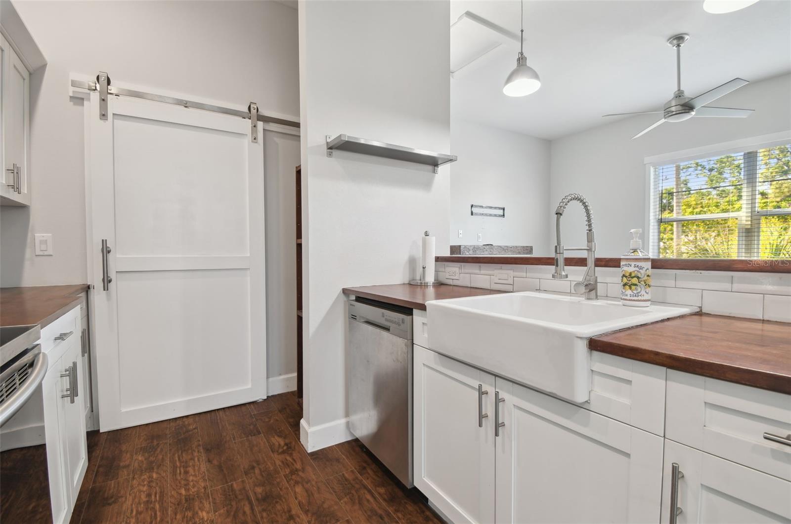 Listing photo id 29 for 720 22nd Street