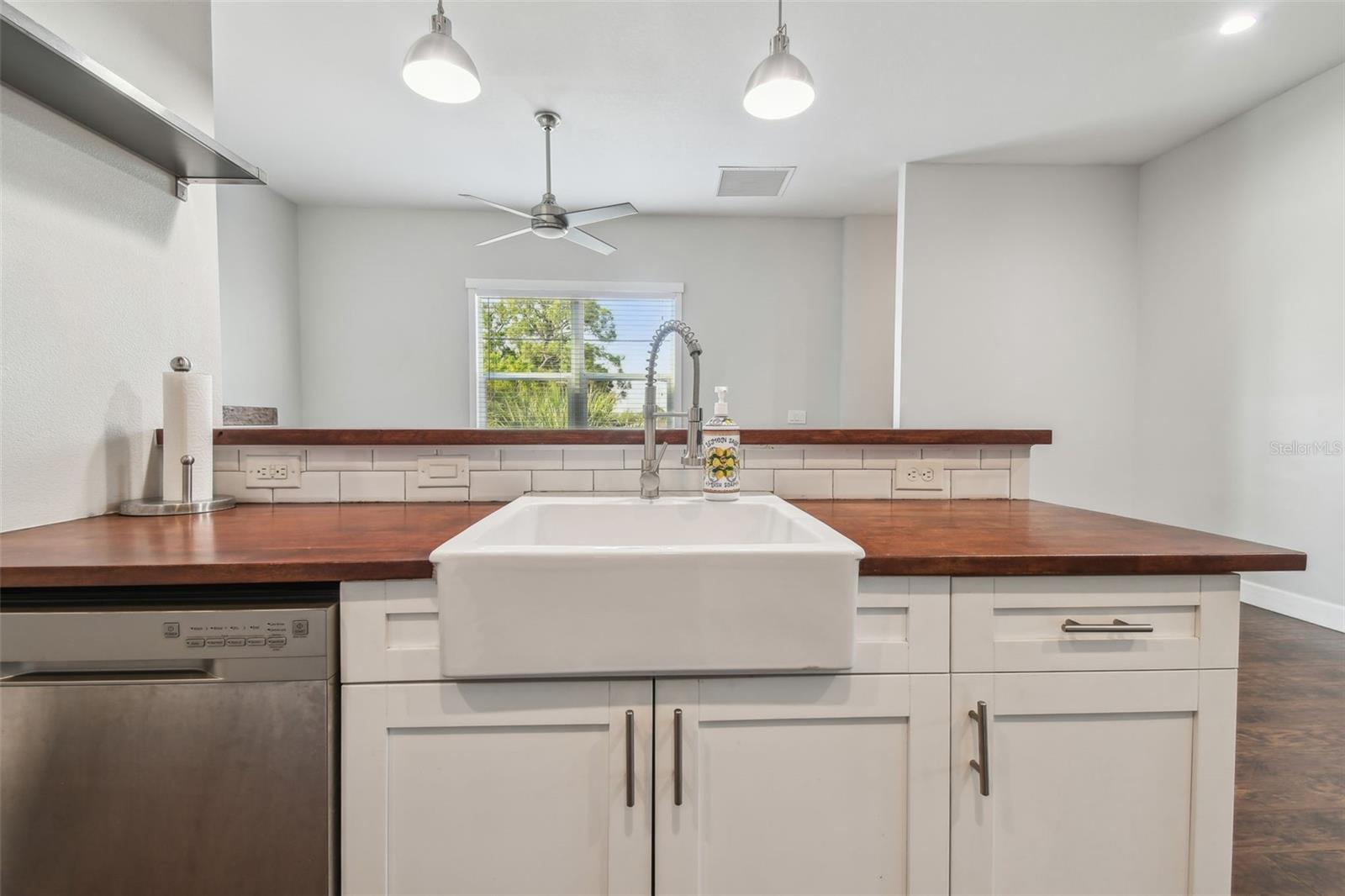 Listing photo id 30 for 720 22nd Street