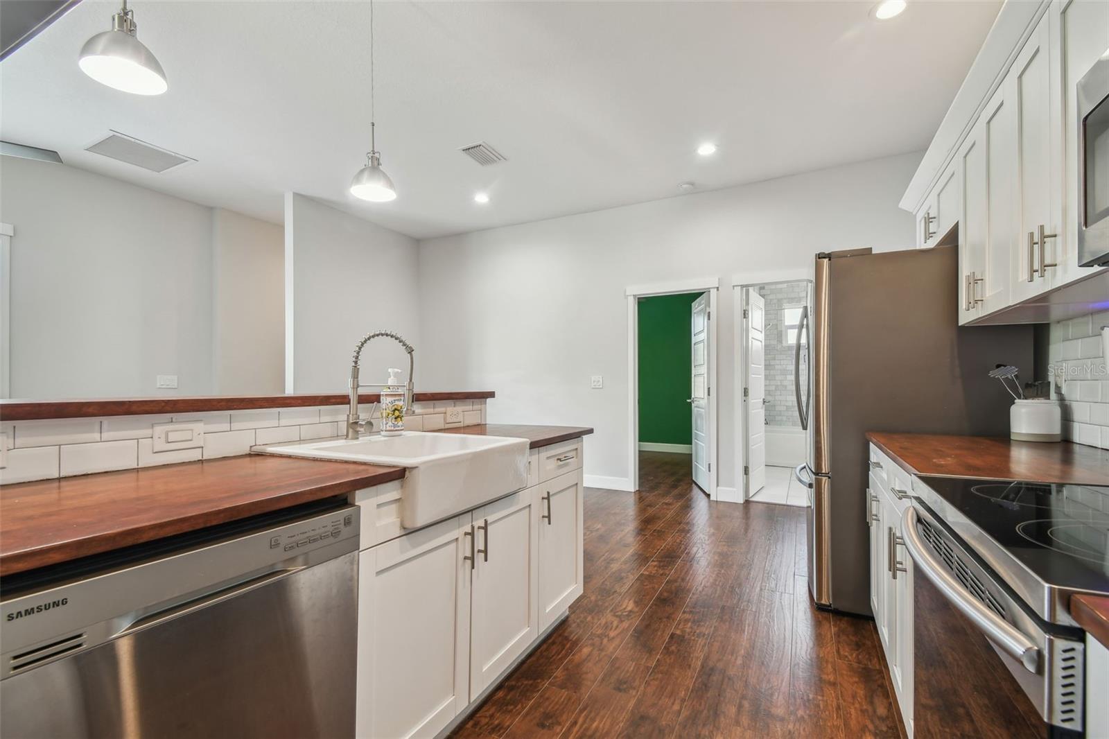 Listing photo id 32 for 720 22nd Street