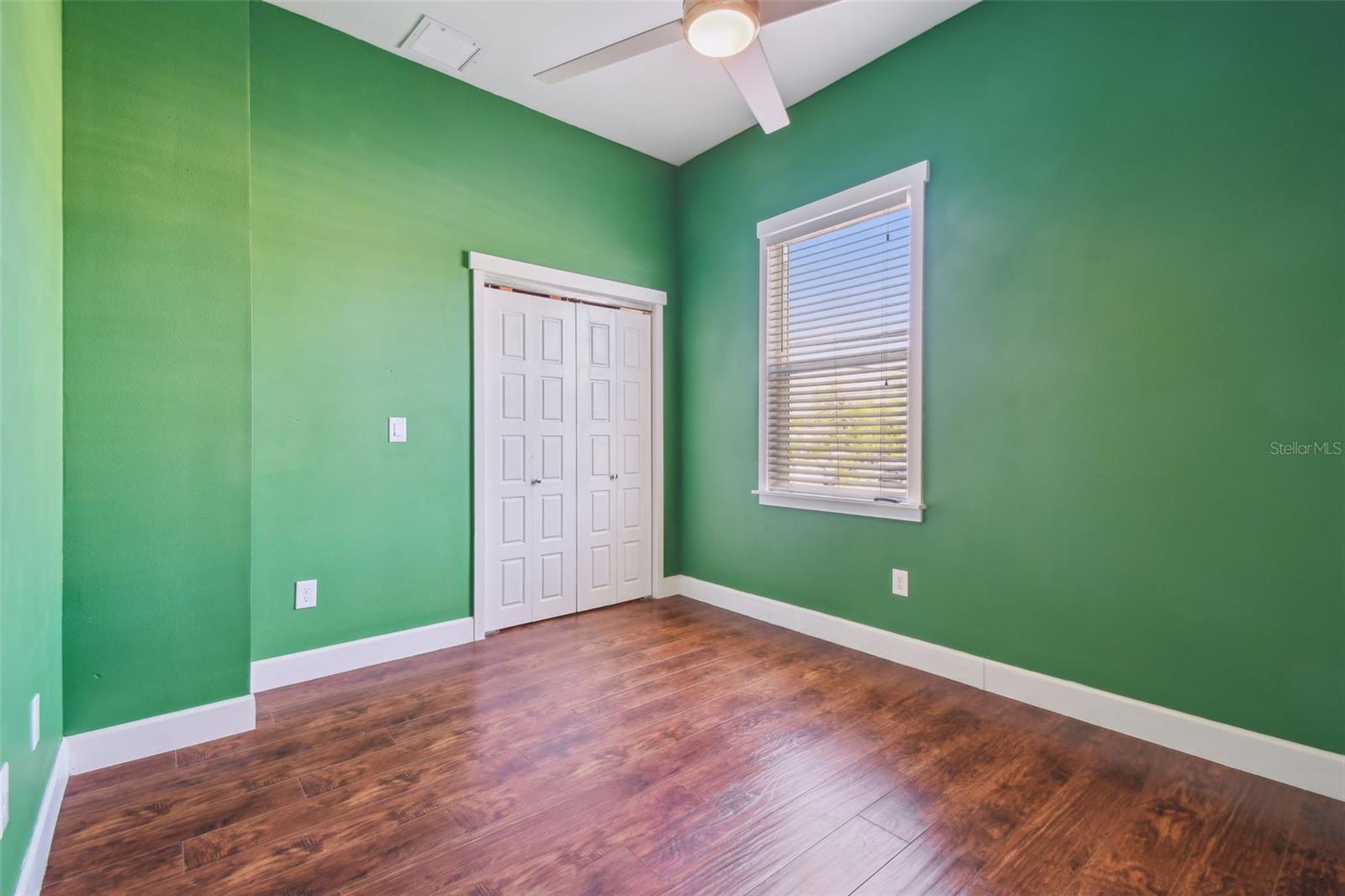 Listing photo id 34 for 720 22nd Street
