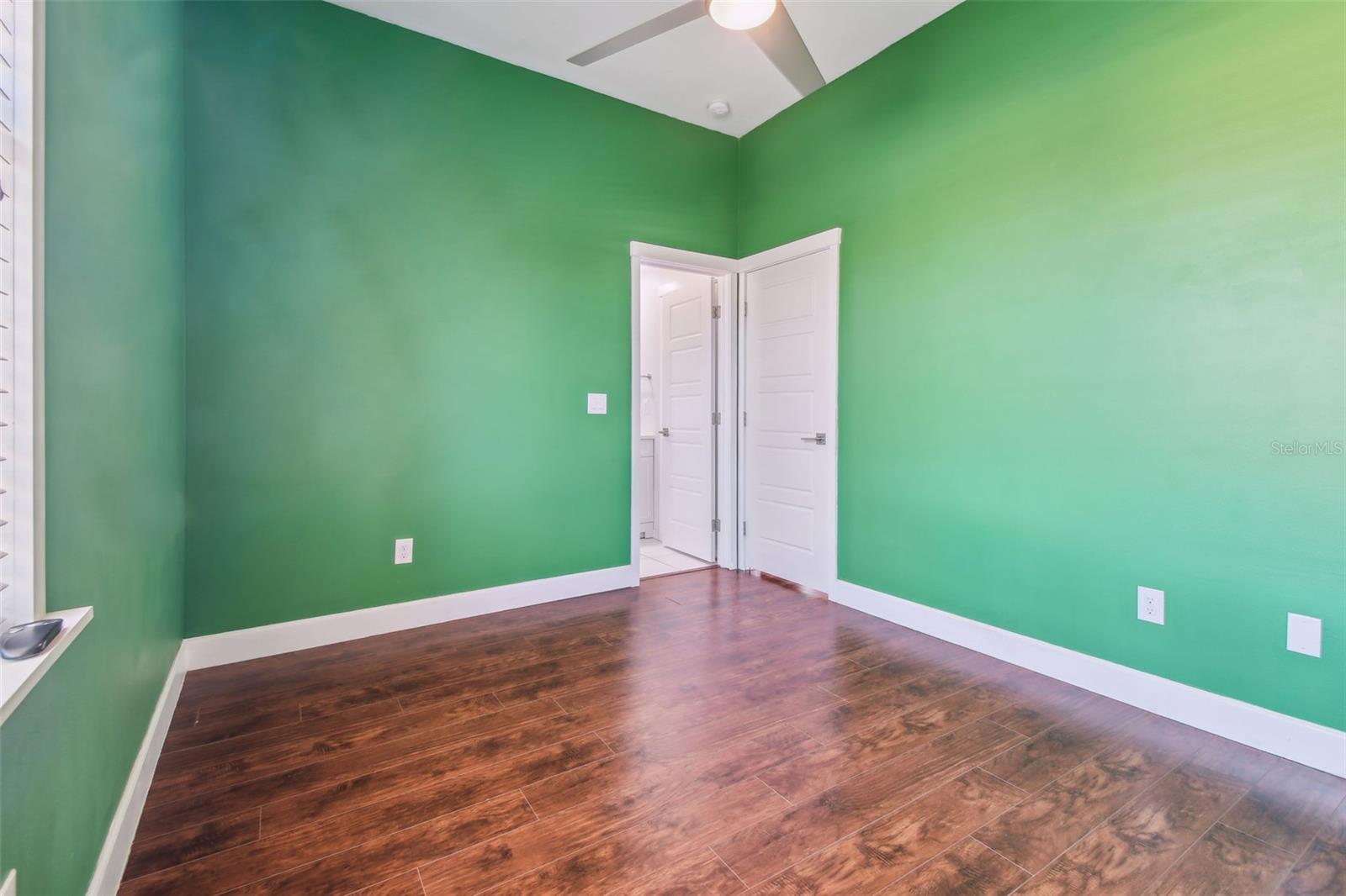 Listing photo id 36 for 720 22nd Street