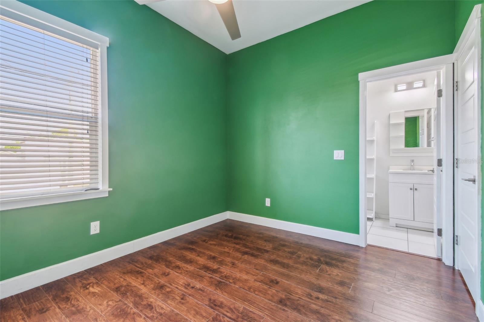Listing photo id 37 for 720 22nd Street