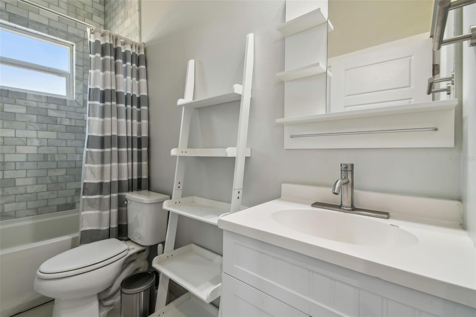 Listing photo id 38 for 720 22nd Street