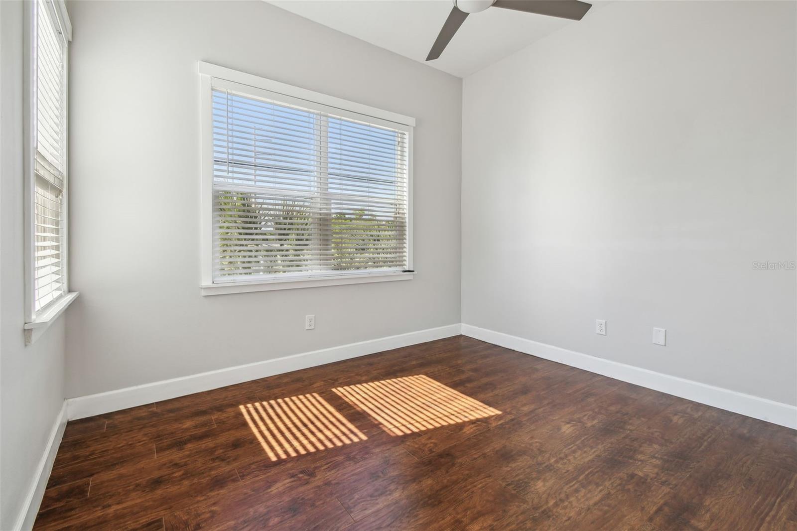 Listing photo id 42 for 720 22nd Street
