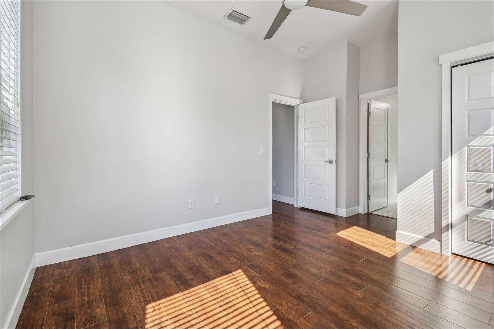 Listing photo id 43 for 720 22nd Street