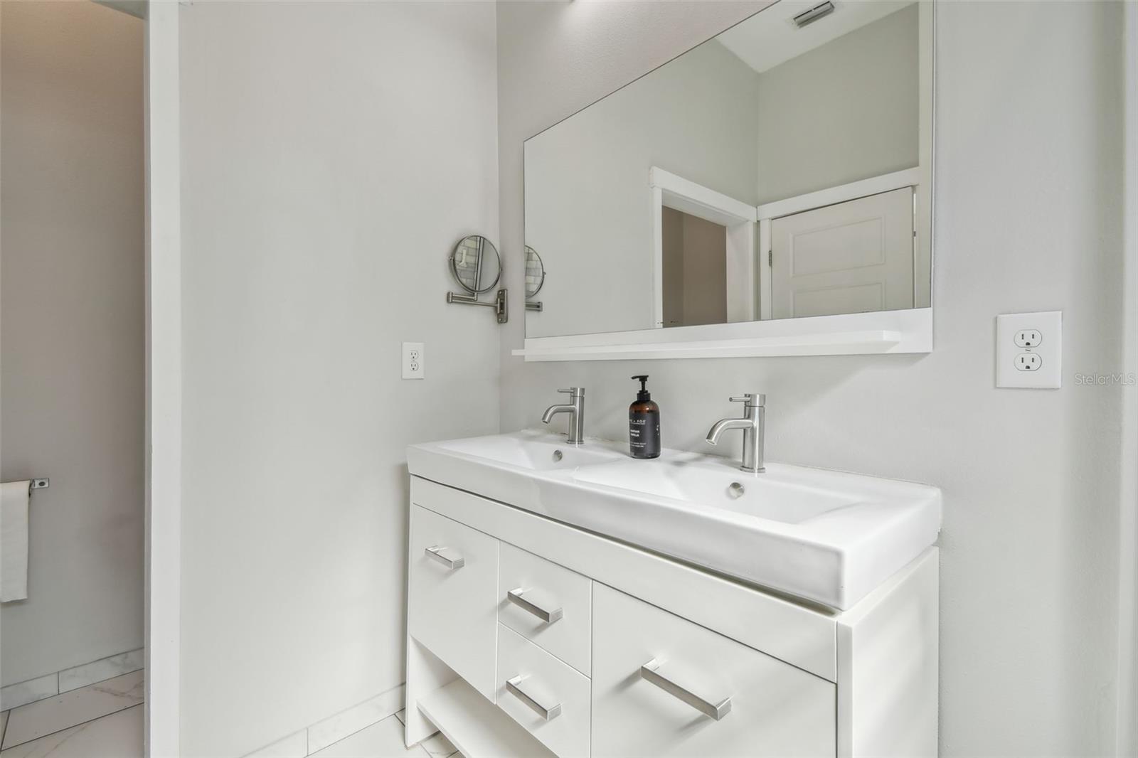 Listing photo id 45 for 720 22nd Street