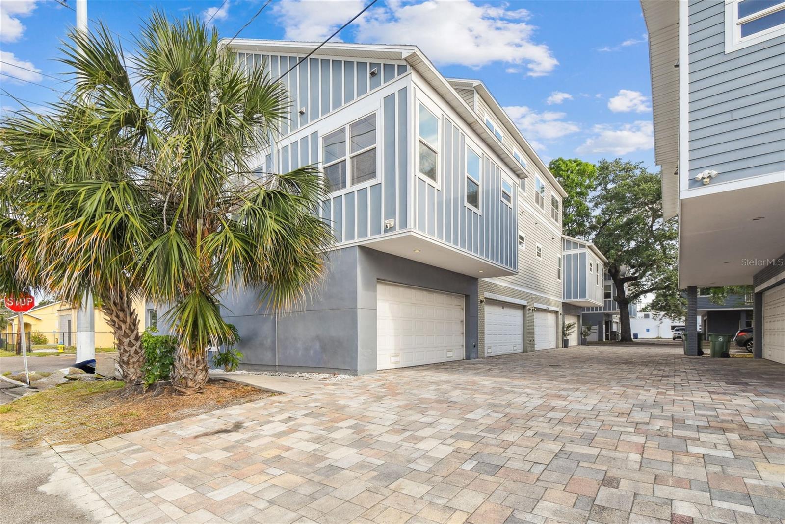 Listing photo id 6 for 720 22nd Street