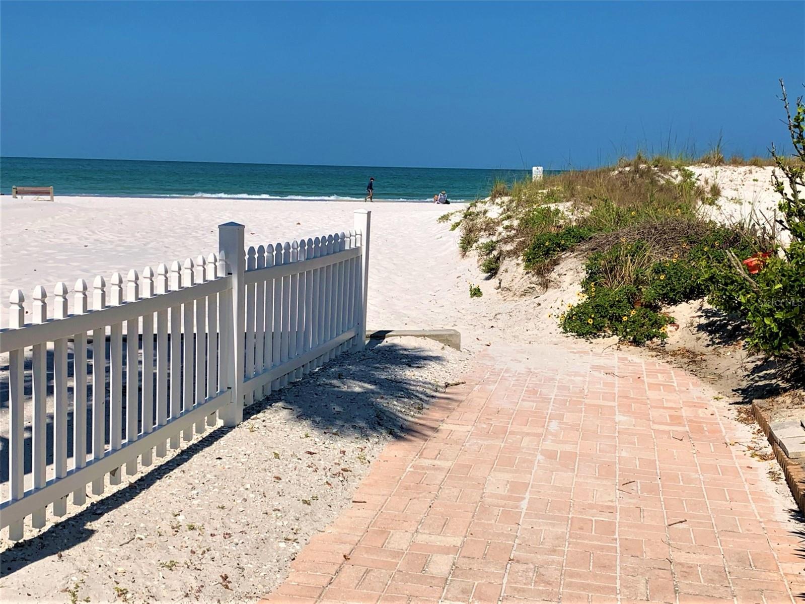 Image 15 of 17 For 17688 Gulf Boulevard 201