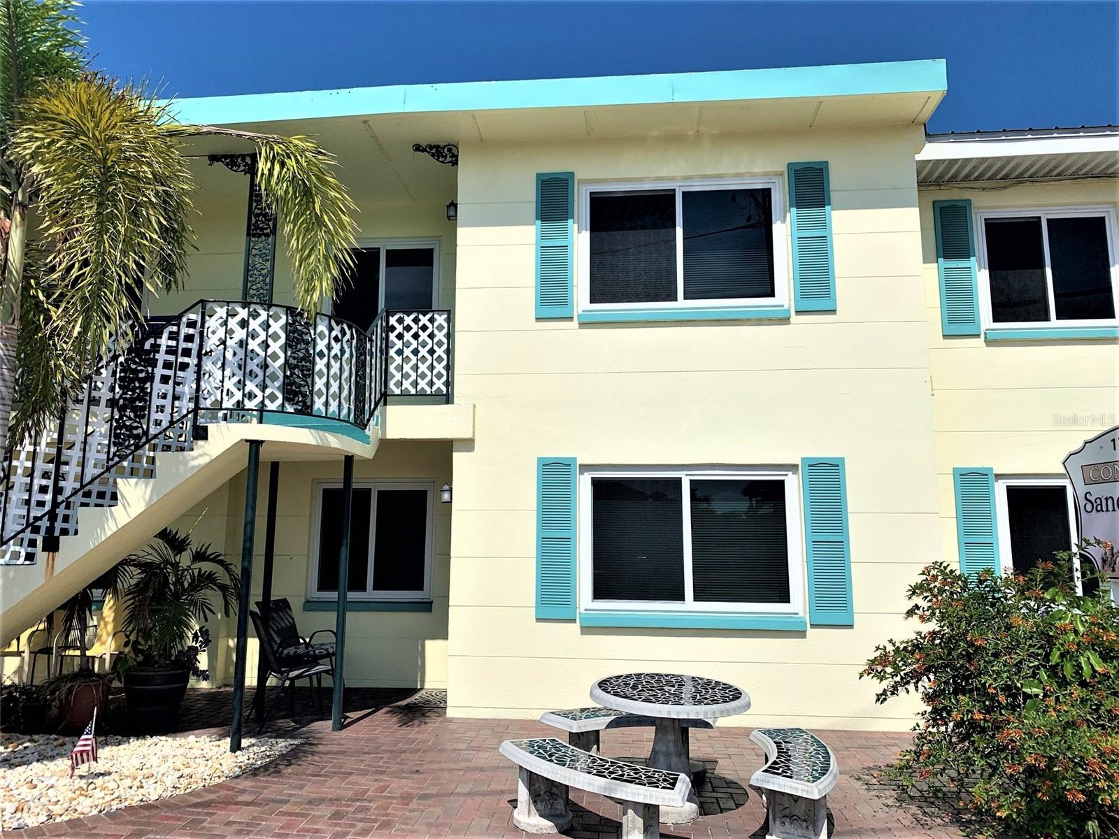 Image 2 of 17 For 17688 Gulf Boulevard 201
