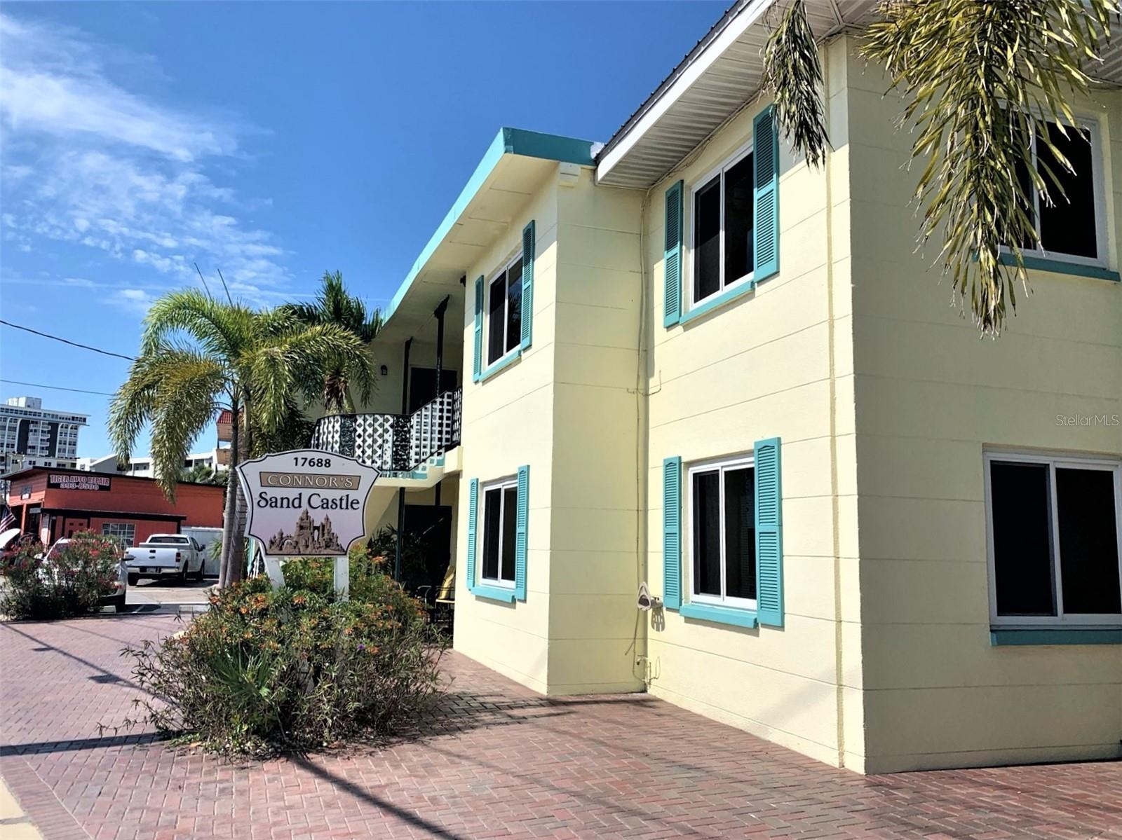 Image 3 of 17 For 17688 Gulf Boulevard 201