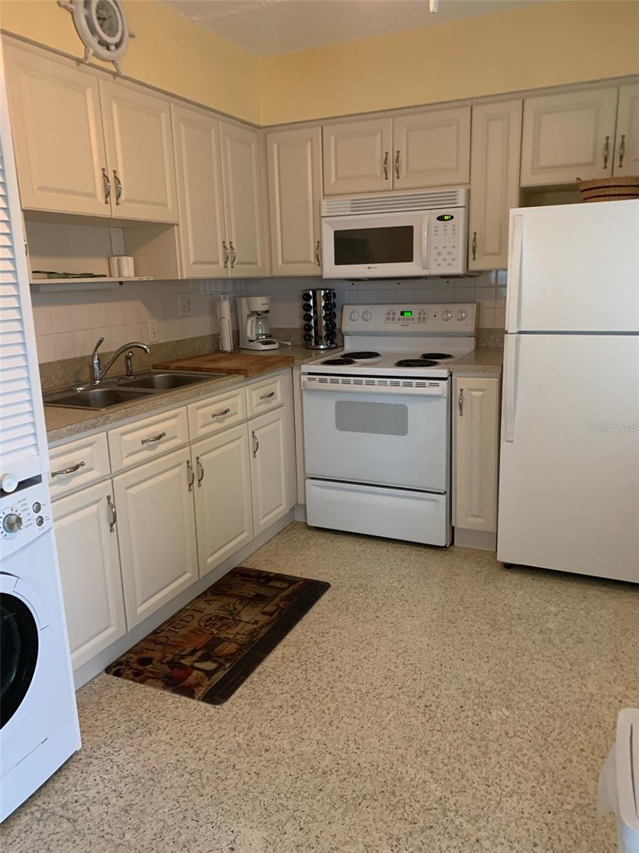 Image 6 of 17 For 17688 Gulf Boulevard 201