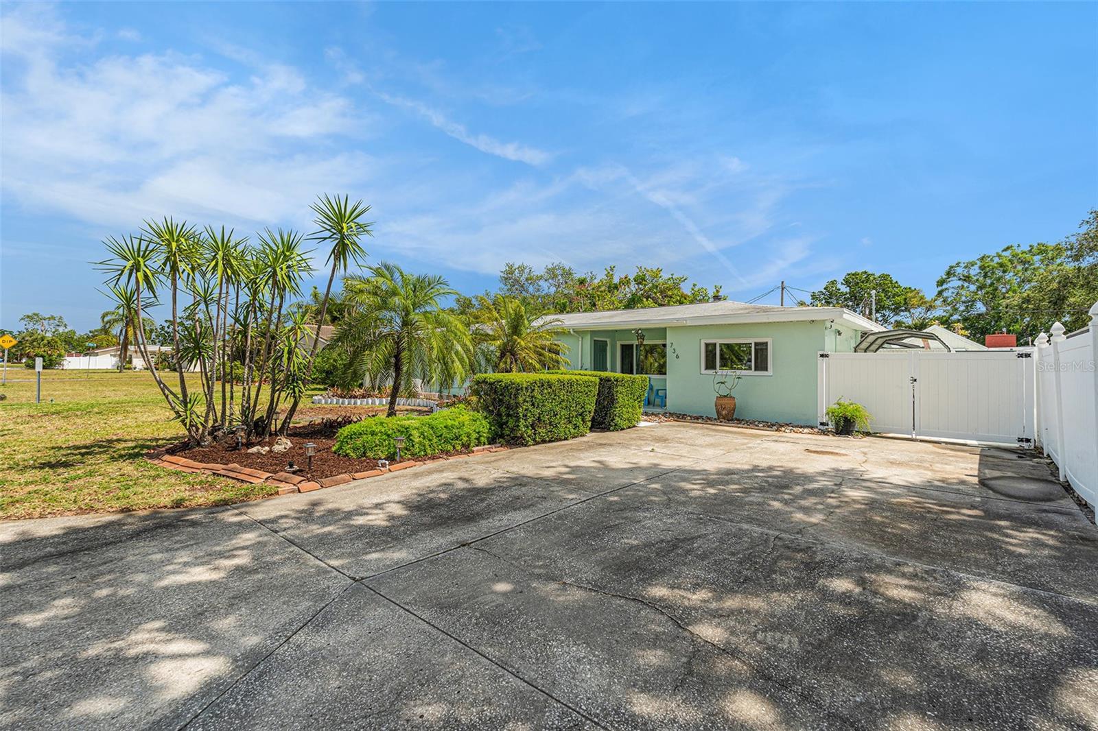 Image 3 of 42 For 736 85th Avenue N