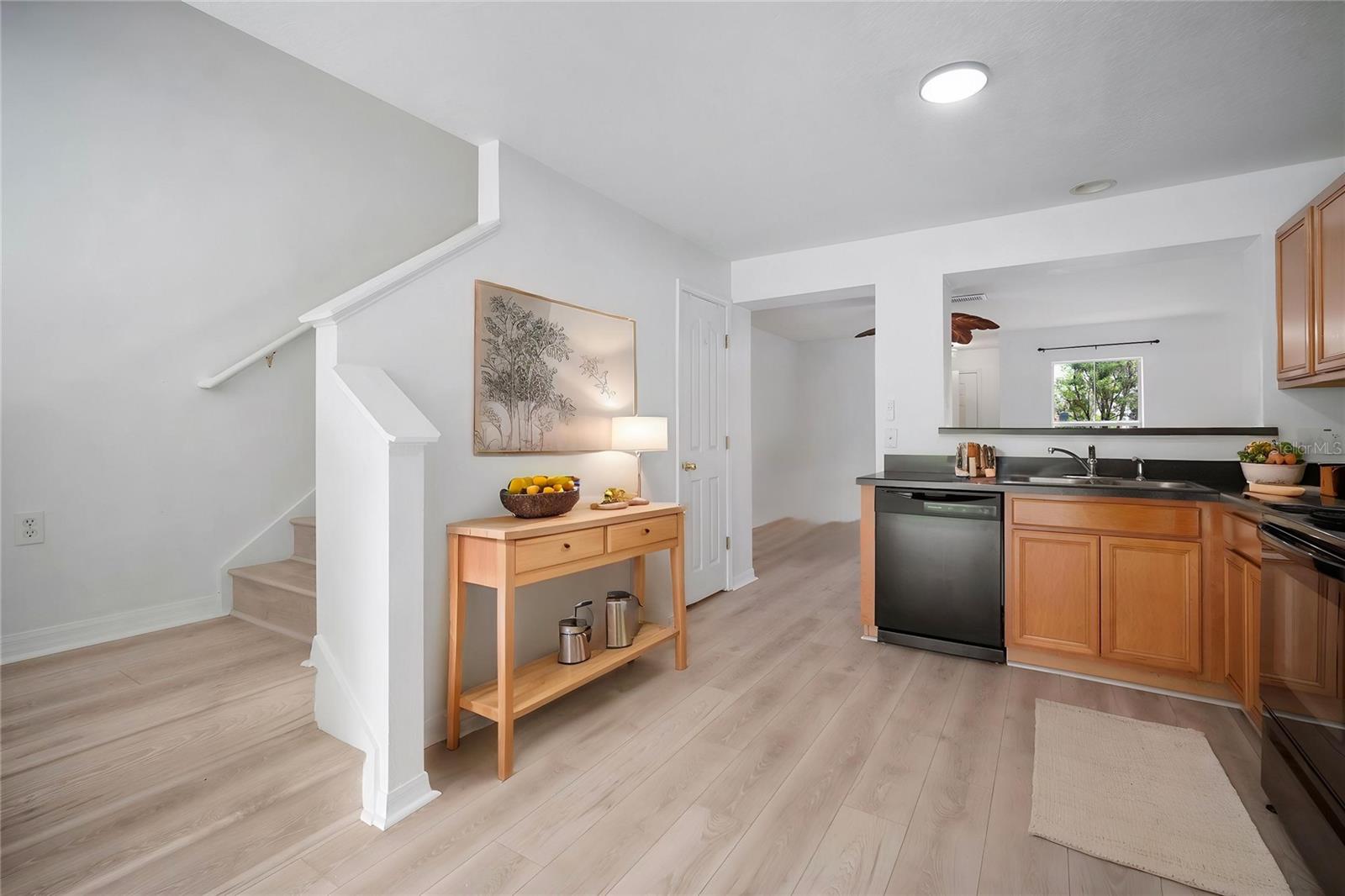 Image 5 of 42 For 6831 Dartmouth Hill Street