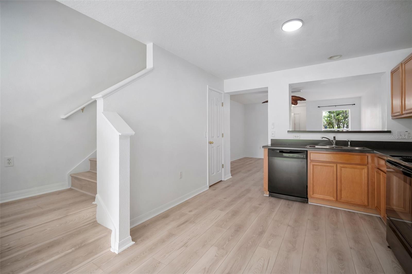 Image 6 of 42 For 6831 Dartmouth Hill Street