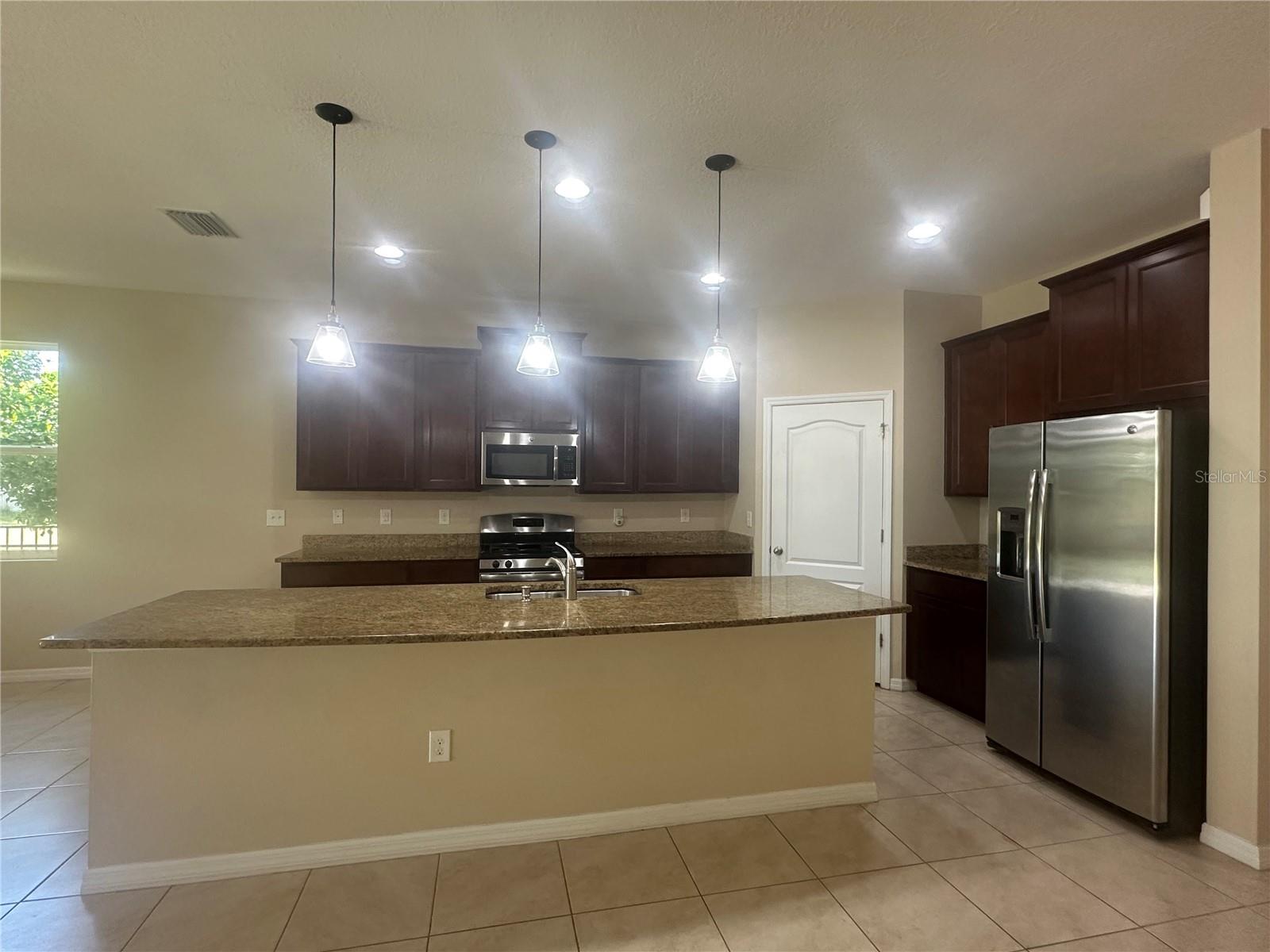 Image 4 of 24 For 6309 Lantern View Place