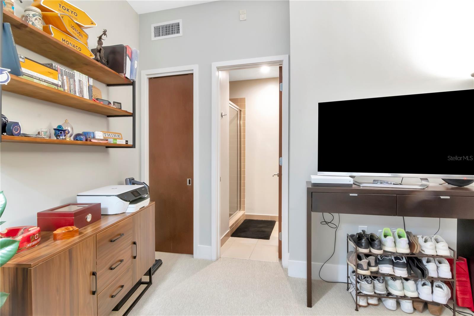 Image 17 of 42 For 912 Channelside Drive 2710