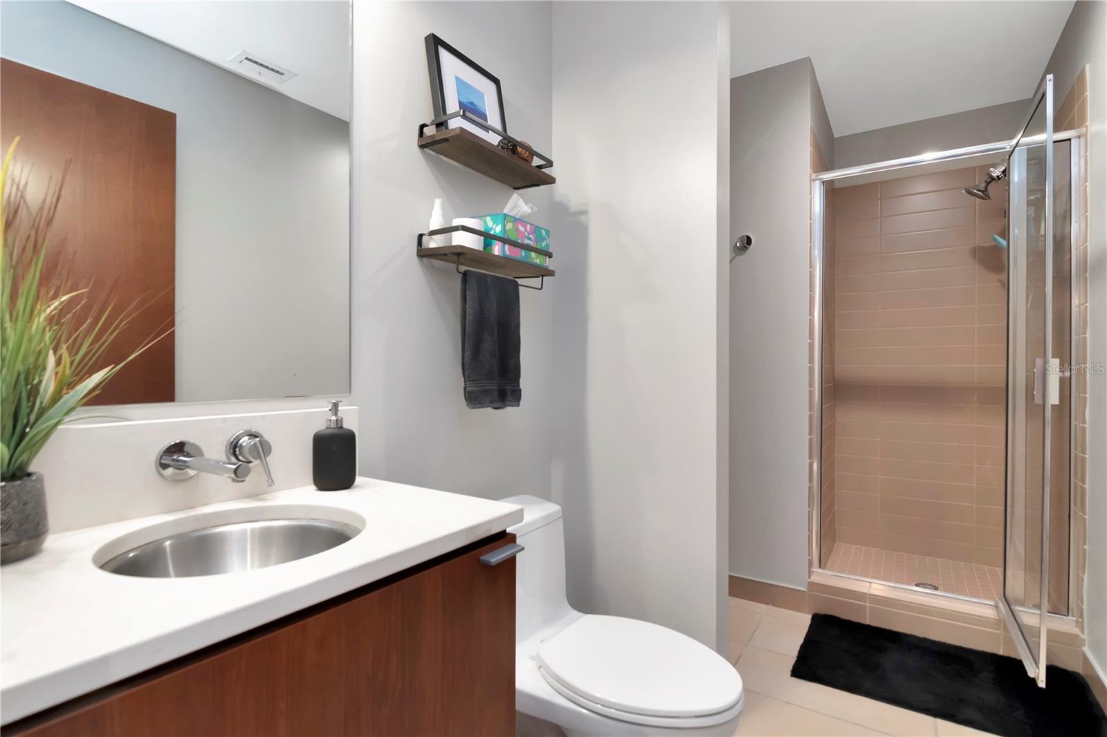 Image 18 of 42 For 912 Channelside Drive 2710