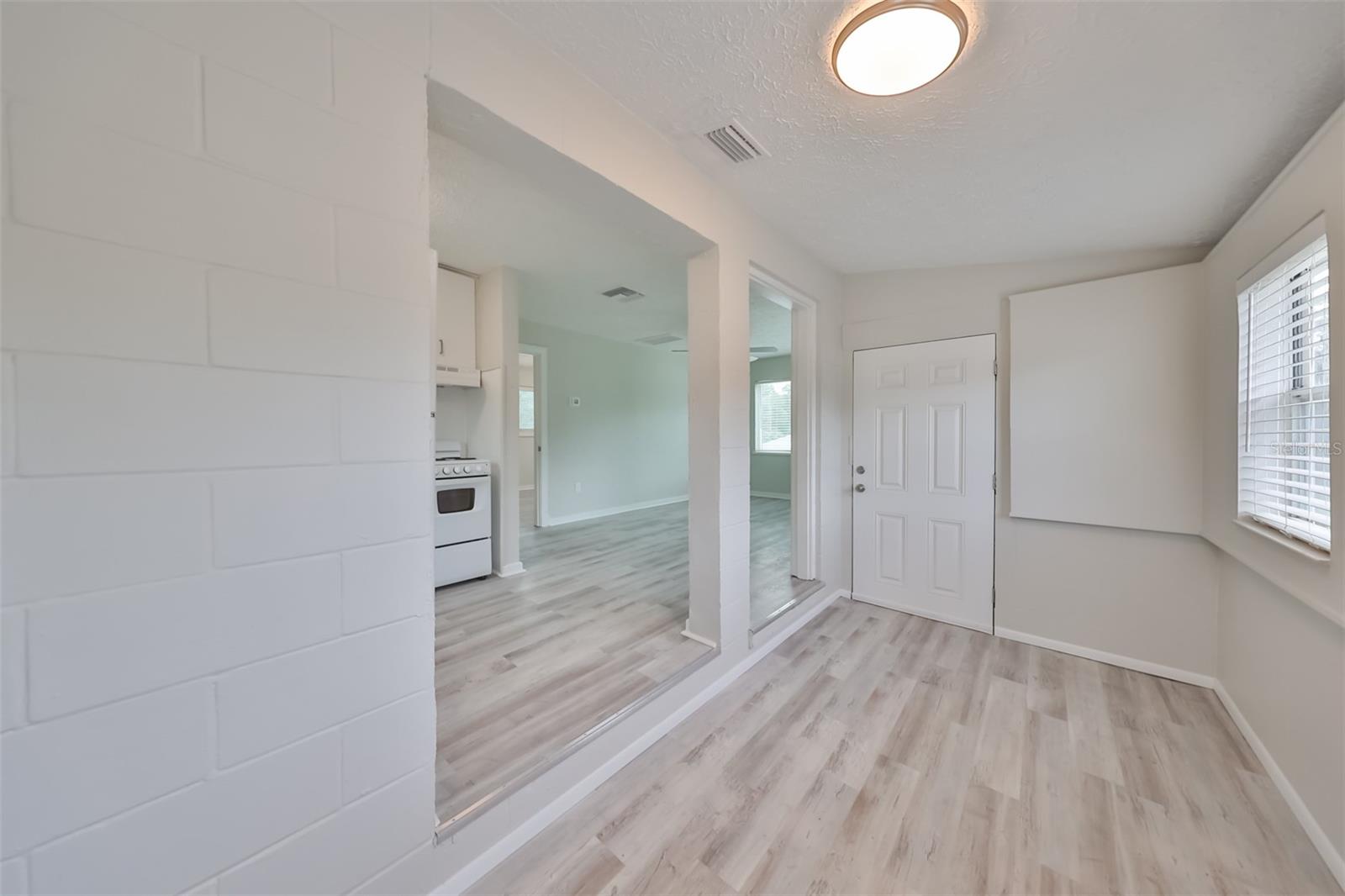 Image 4 of 21 For 3900 52nd Avenue N 1-2