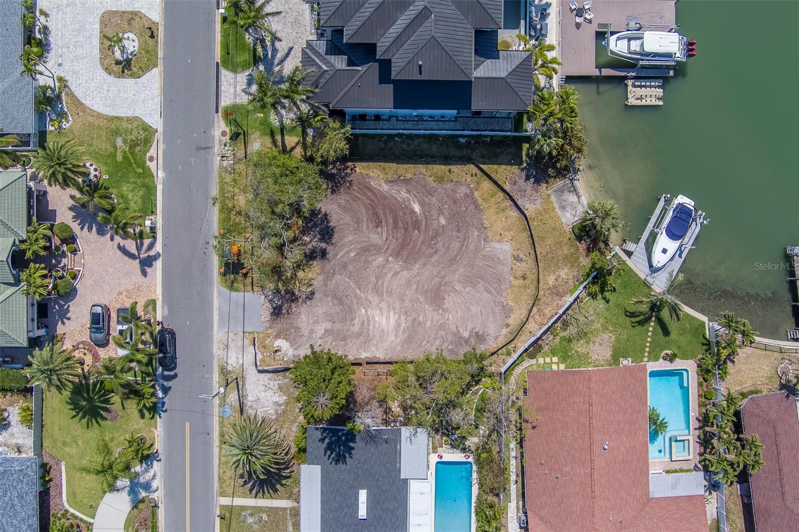 Image 2 of 14 For 909 Oakwood Drive