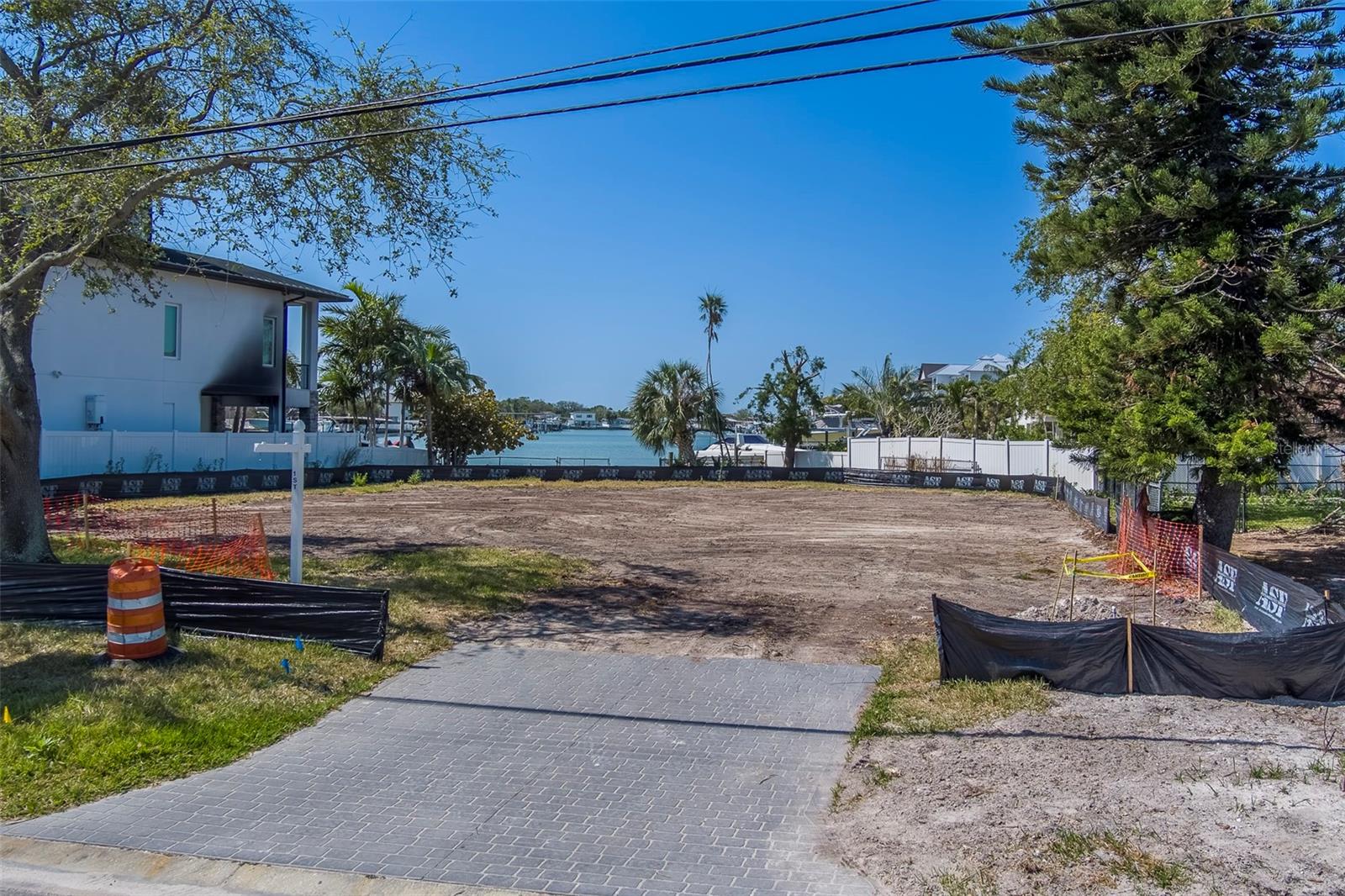 Image 3 of 14 For 909 Oakwood Drive