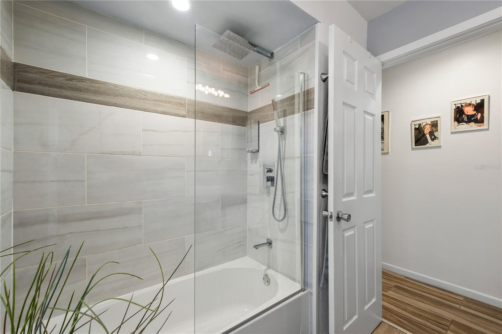 Image 19 of 43 For 12815 Tallowood Drive