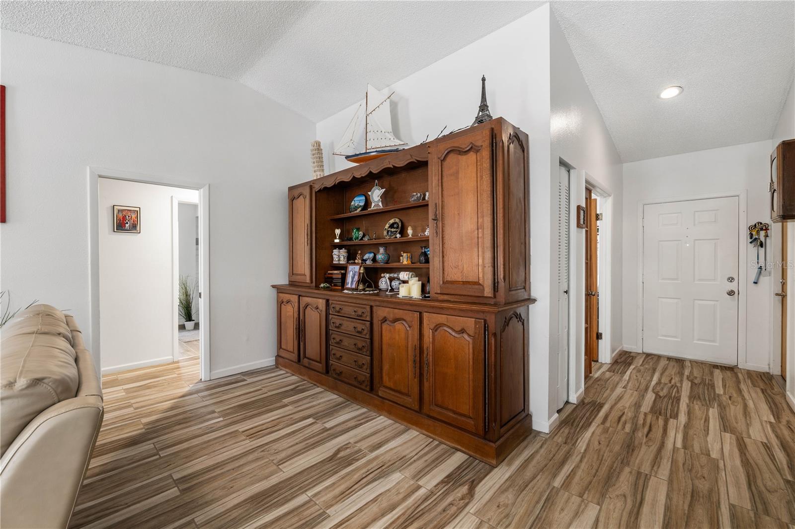 Image 4 of 43 For 12815 Tallowood Drive