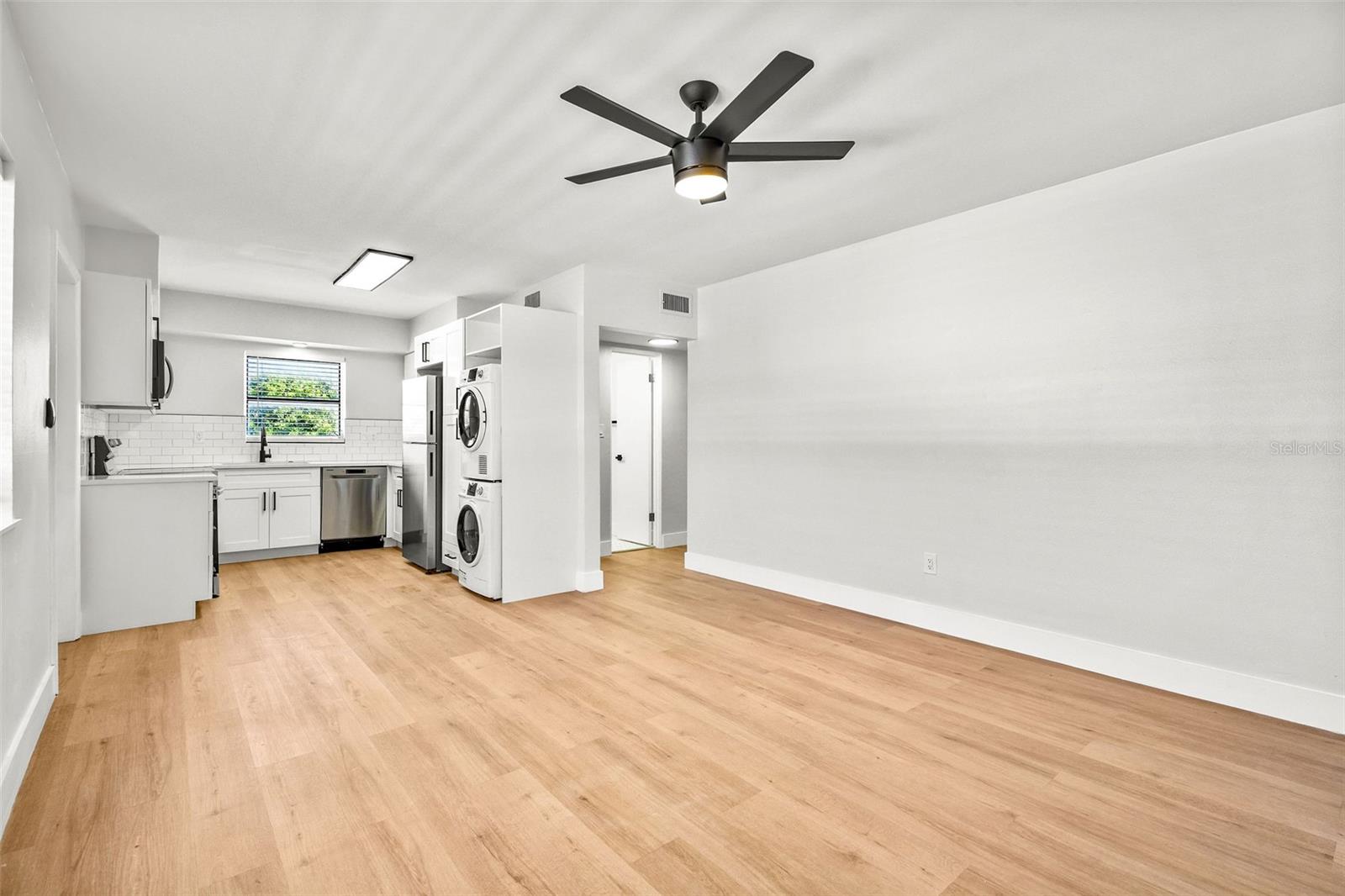 Image 6 of 13 For 300 Nimbus Avenue 2