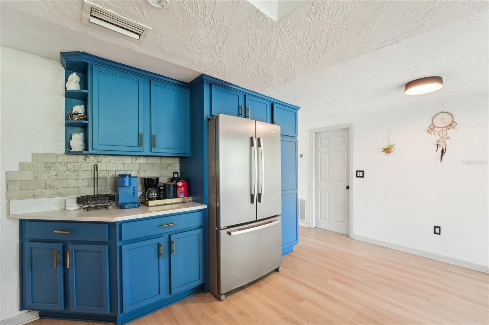 Listing photo id 12 for 12701 Cornell Court
