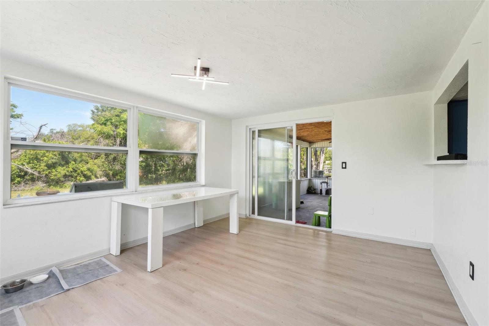 Listing photo id 15 for 12701 Cornell Court