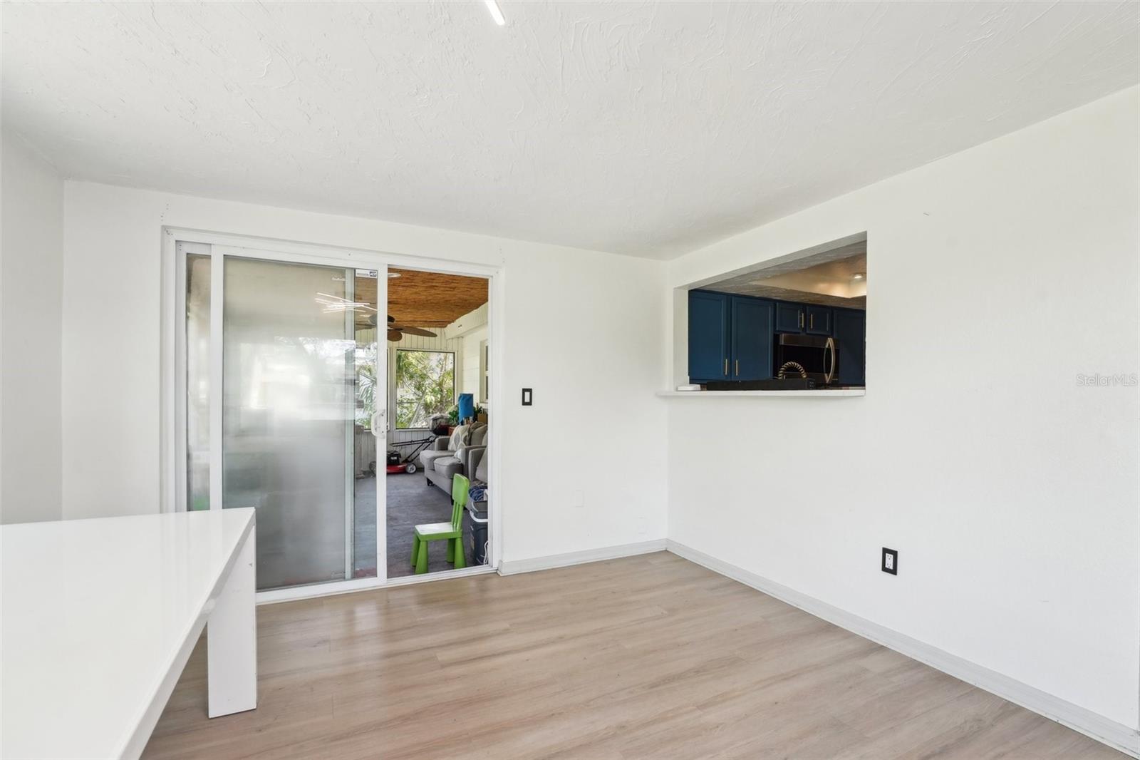Listing photo id 16 for 12701 Cornell Court