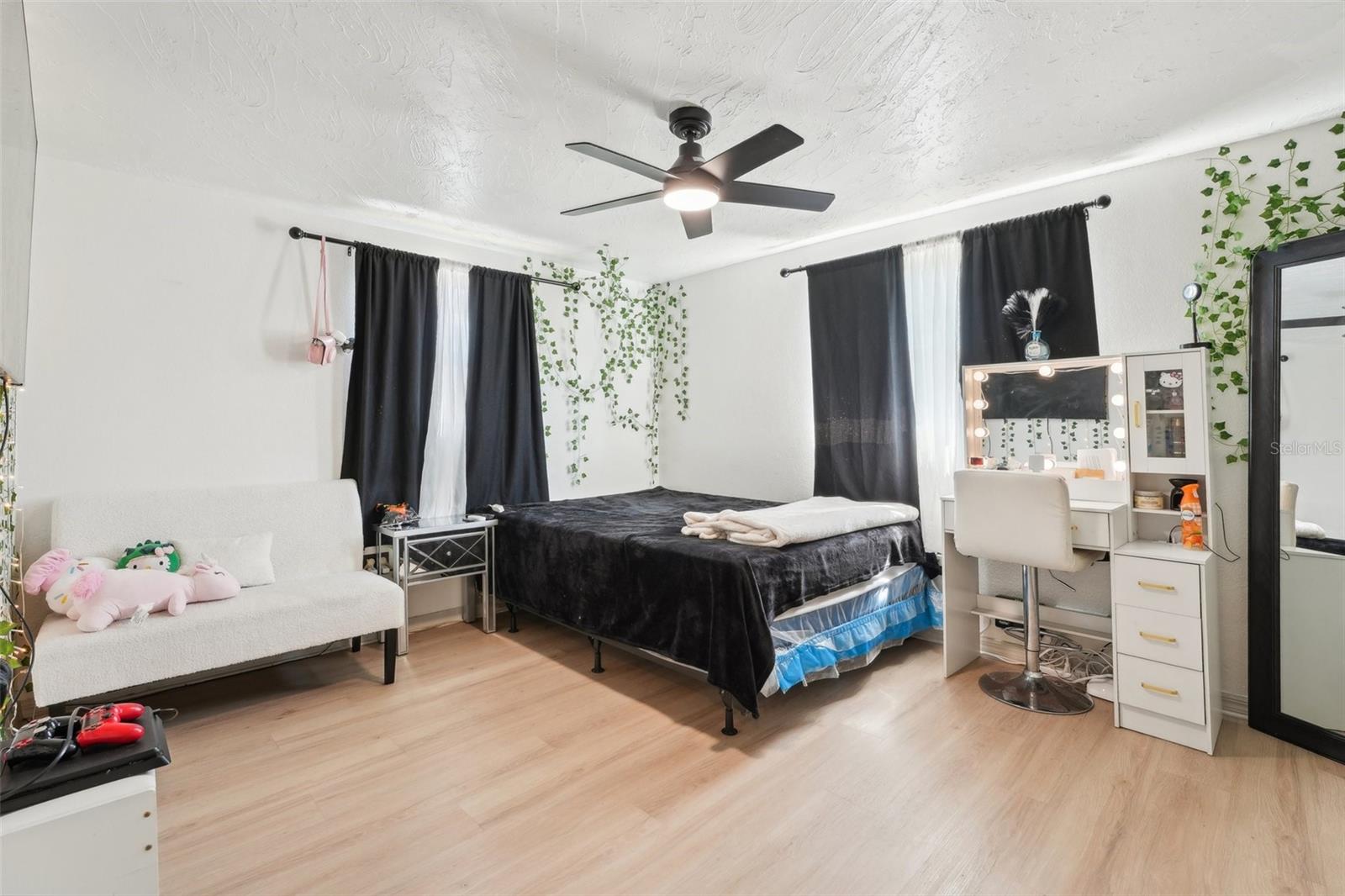Listing photo id 17 for 12701 Cornell Court