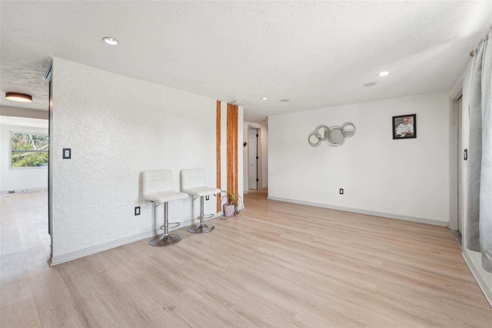 Listing photo id 7 for 12701 Cornell Court