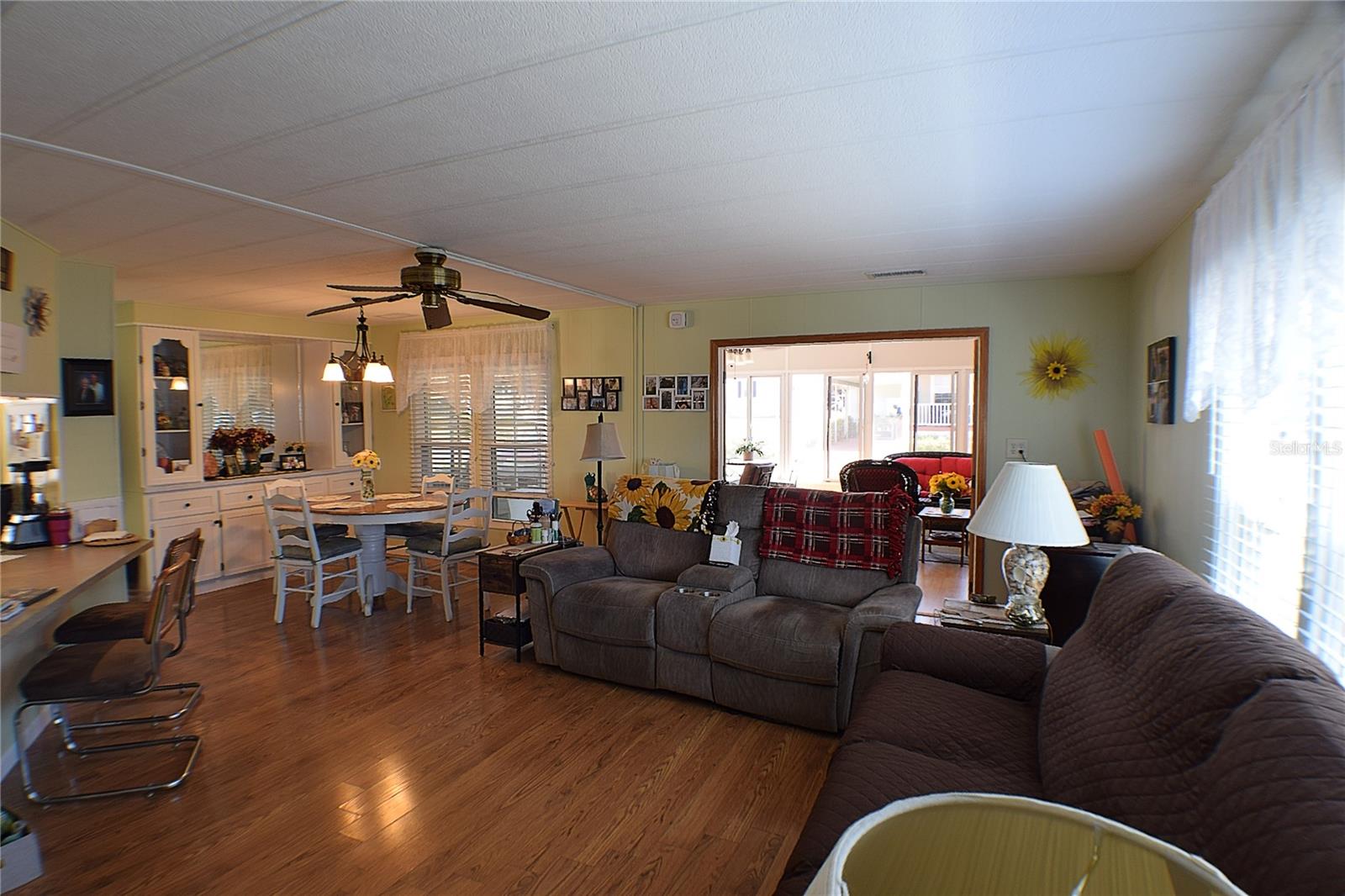 Image 4 of 32 For 10055 Collingwood Avenue