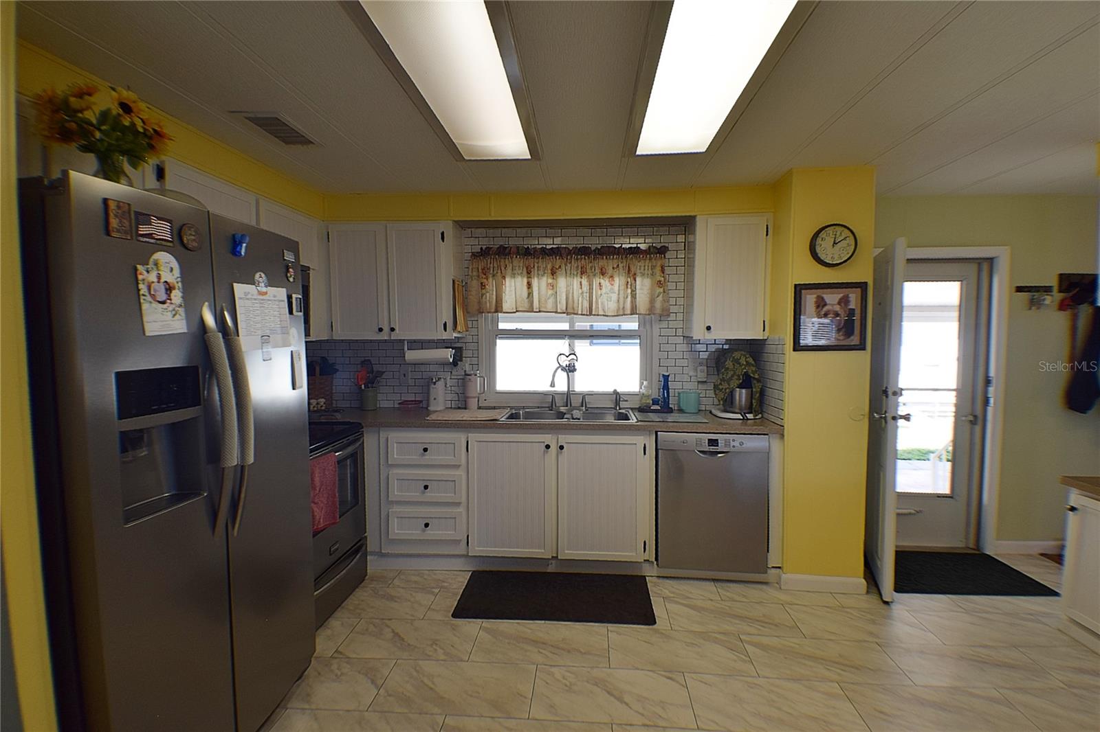 Image 9 of 32 For 10055 Collingwood Avenue