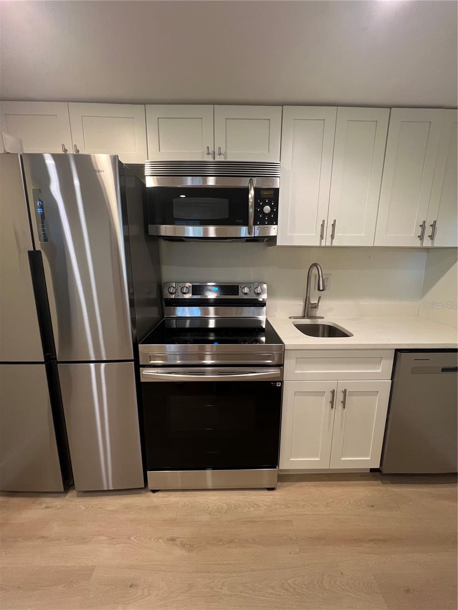 Image 3 of 13 For 2505 Ridgewood Avenue