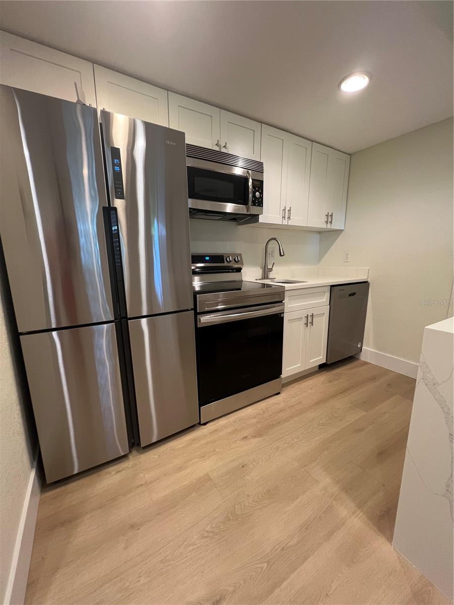 Image 4 of 13 For 2505 Ridgewood Avenue