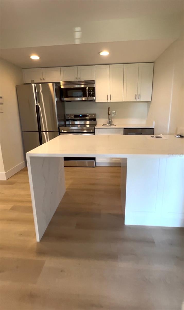 Image 5 of 13 For 2505 Ridgewood Avenue