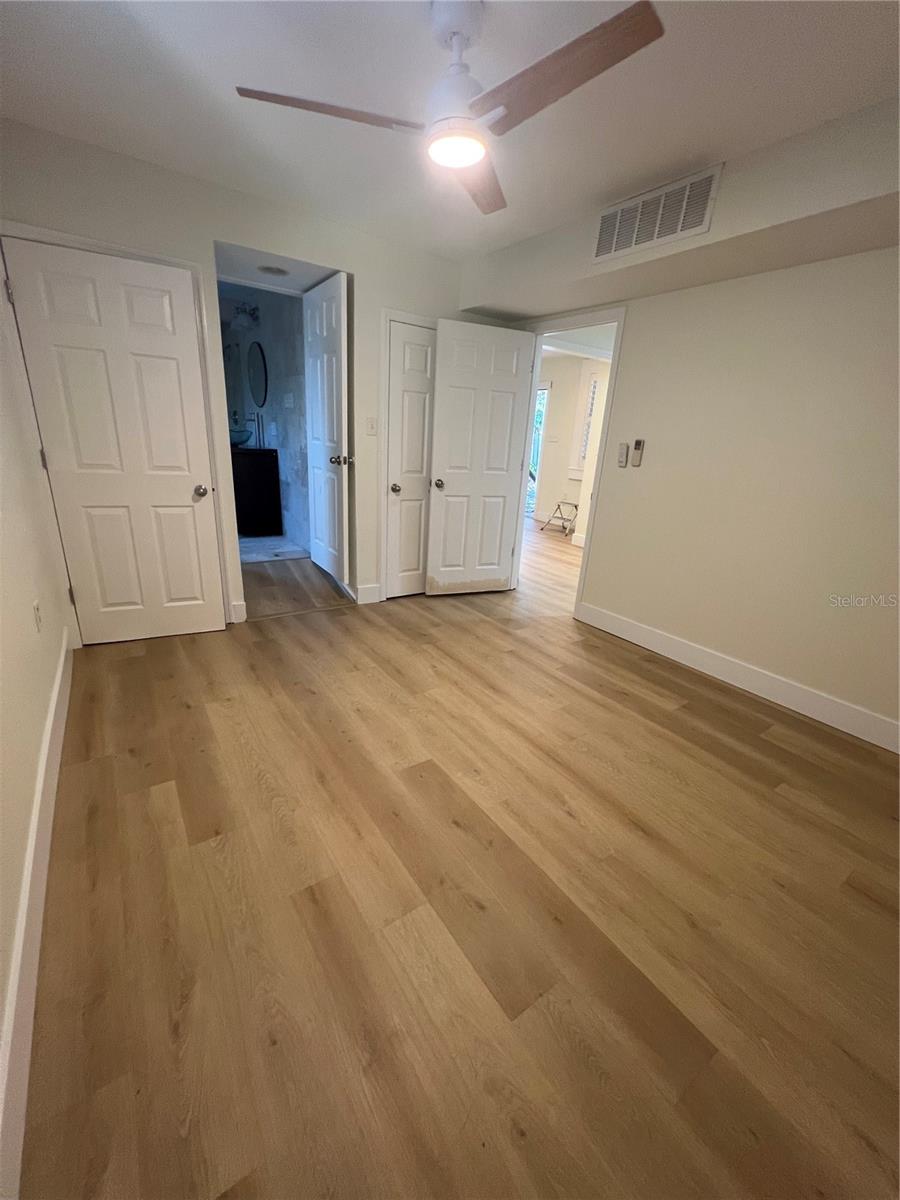 Image 7 of 13 For 2505 Ridgewood Avenue