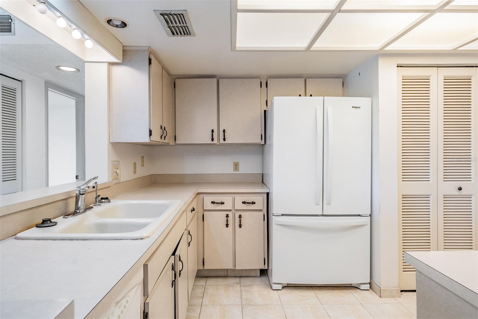 Image 16 of 65 For 13610 Village Drive 4212