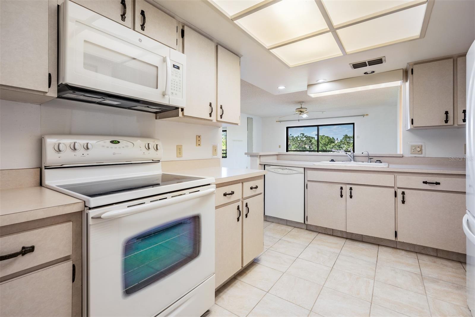 Image 21 of 65 For 13610 Village Drive 4212