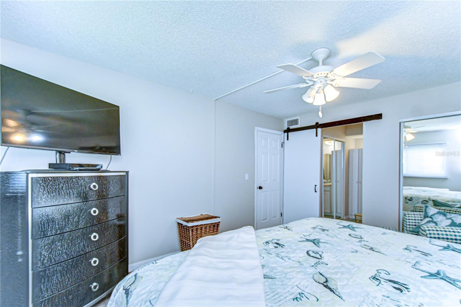 Image 16 of 35 For 13870 Oakwood Lane 13870