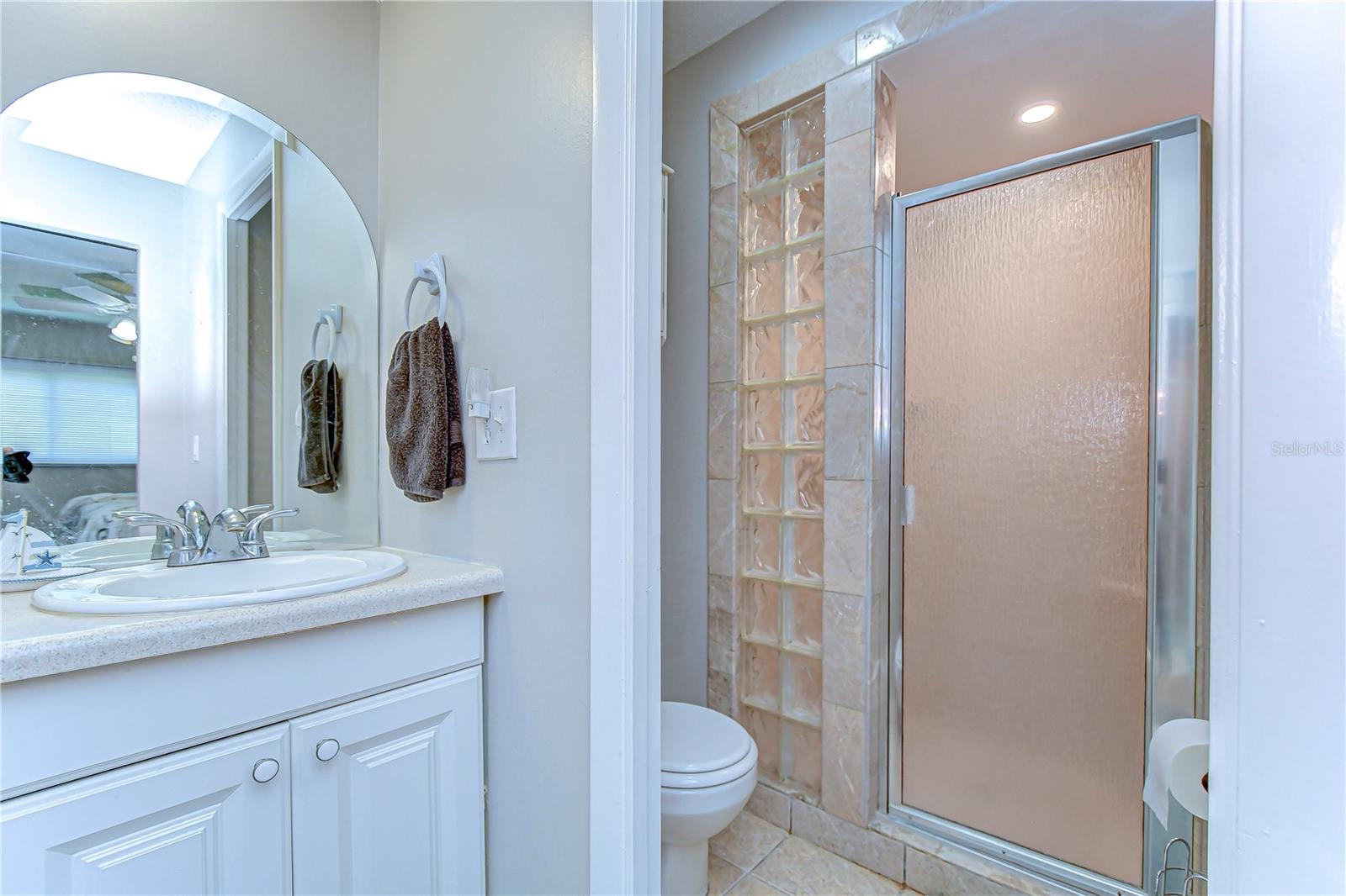 Image 19 of 35 For 13870 Oakwood Lane 13870