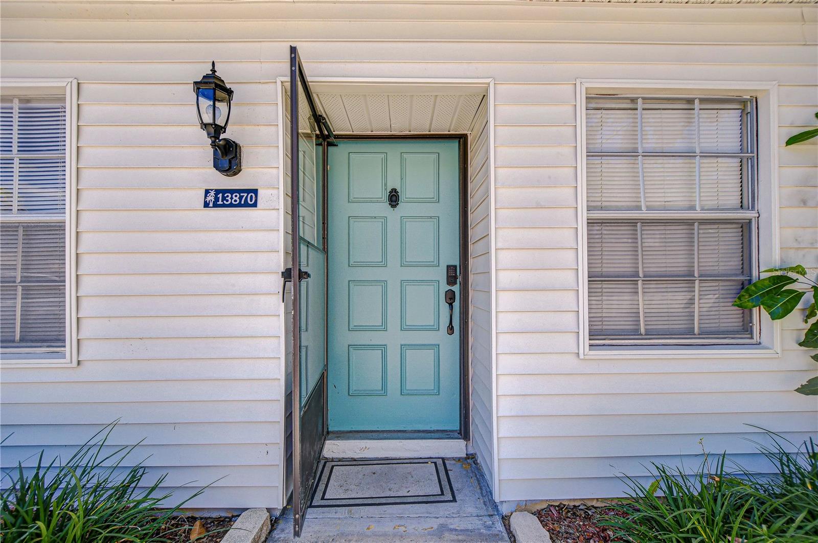 Image 2 of 35 For 13870 Oakwood Lane 13870