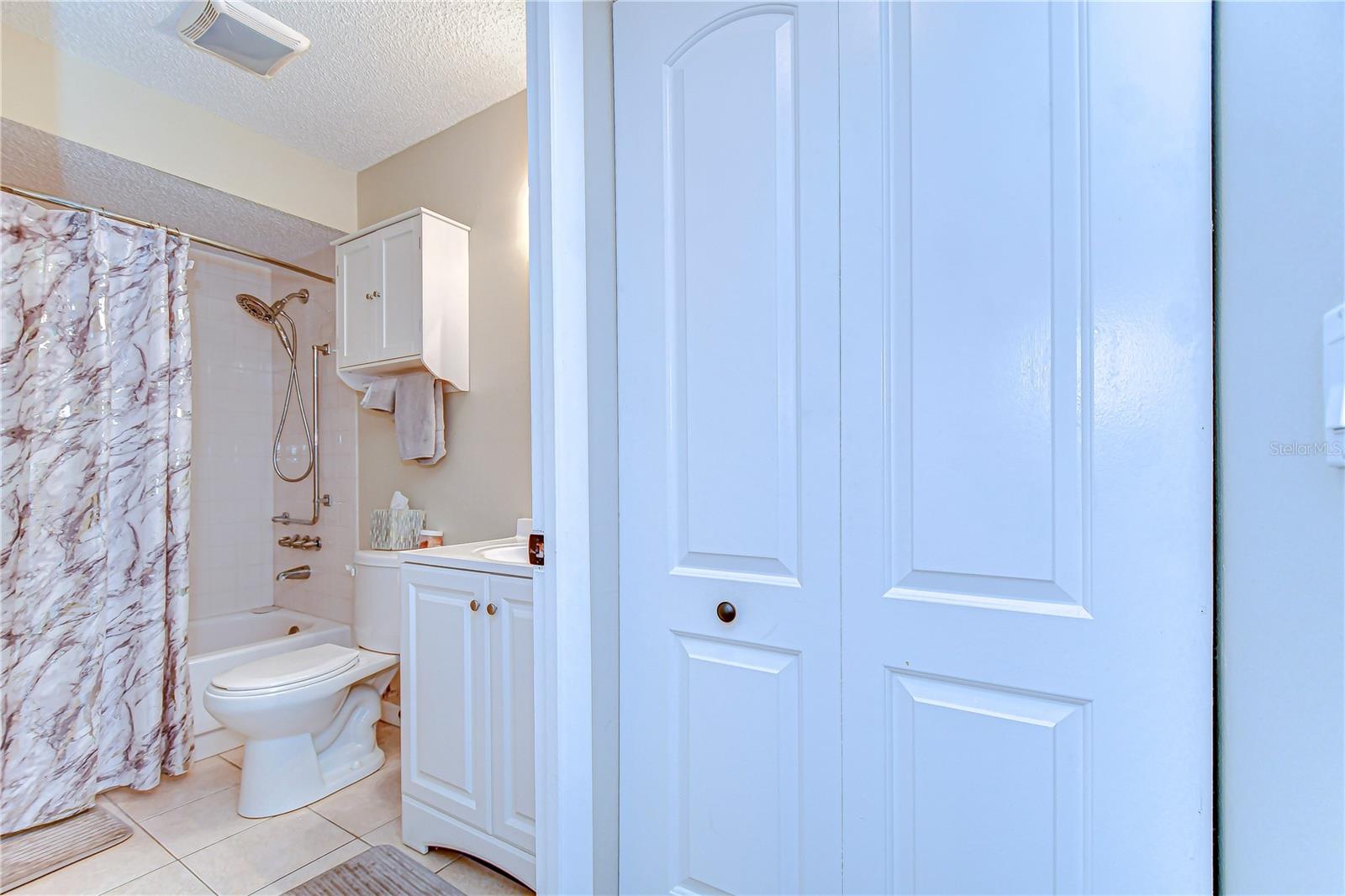 Image 20 of 35 For 13870 Oakwood Lane 13870
