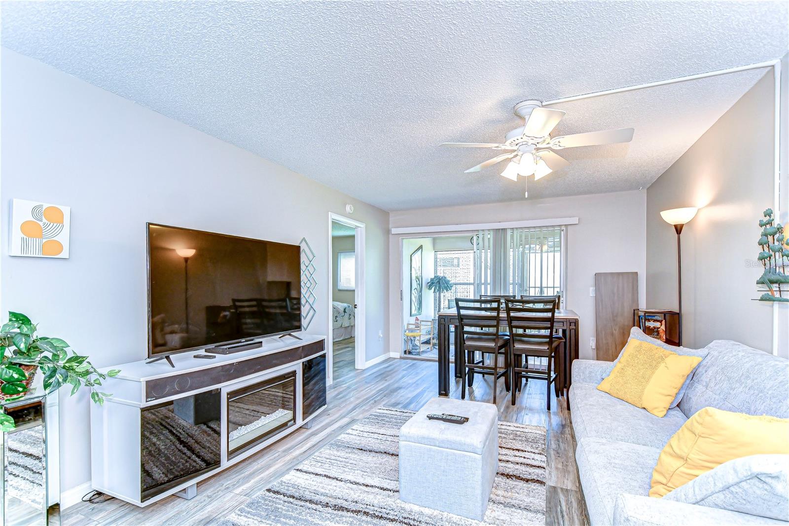 Image 8 of 35 For 13870 Oakwood Lane 13870