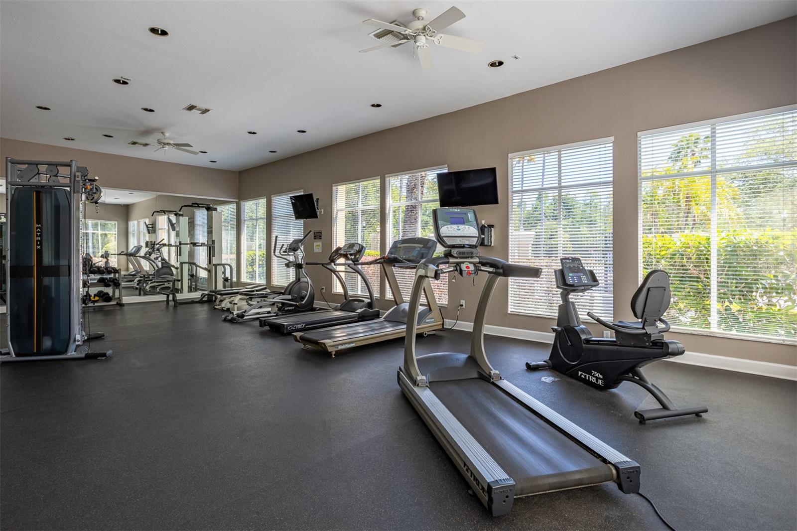 Image 18 of 21 For 5125 Palm Springs Boulevard 12206