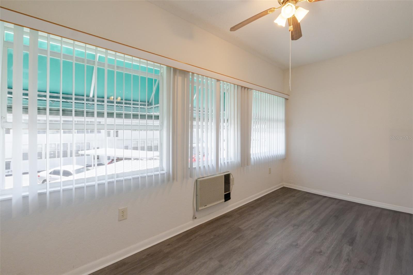 Image 15 of 29 For 1950 59th Avenue N 208